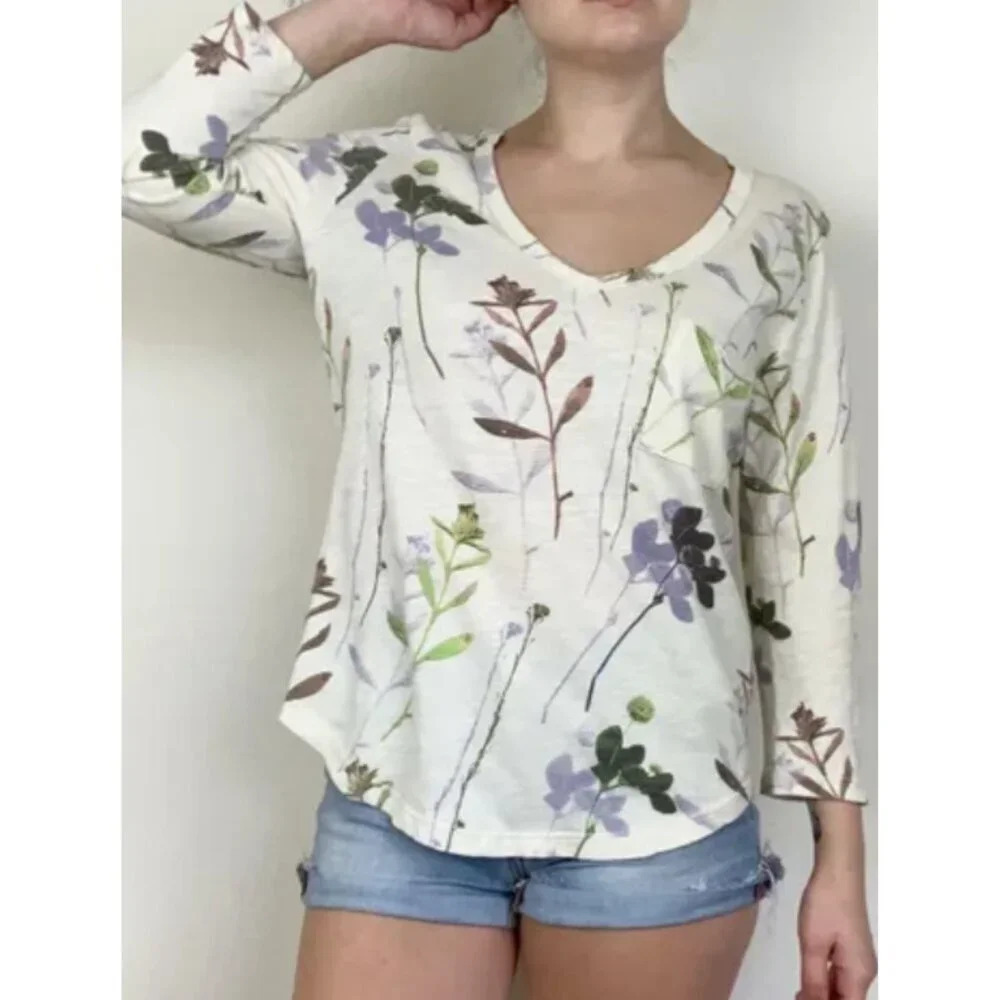 T.la by Anthropologie Floral V-neck Pocket Tee 29425
